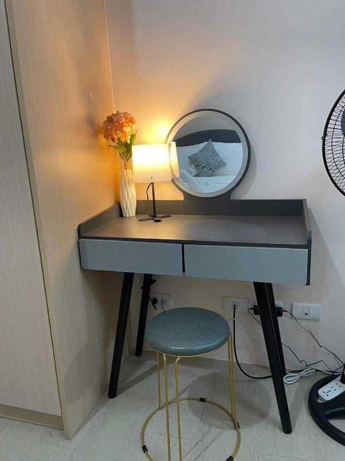 Studio Condo Building 81 Newport Boulevard Manila Exterior foto