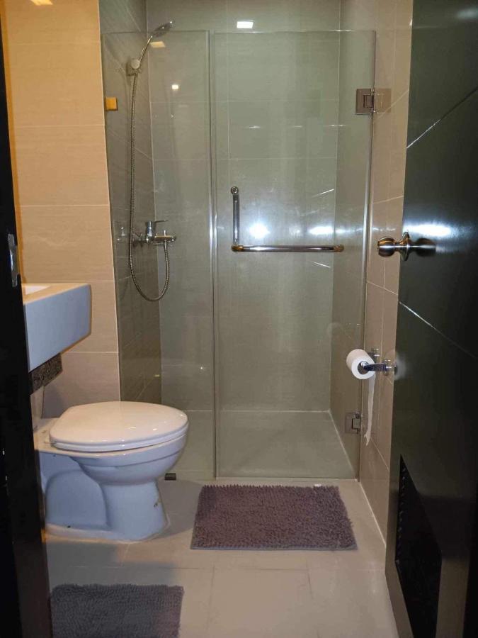 Studio Condo Building 81 Newport Boulevard Manila Exterior foto