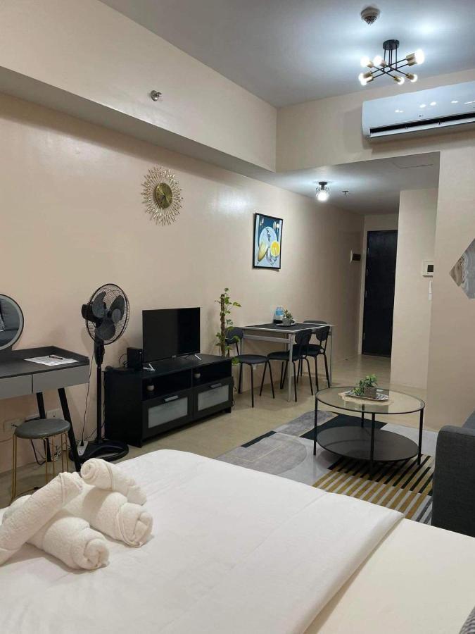 Studio Condo Building 81 Newport Boulevard Manila Exterior foto