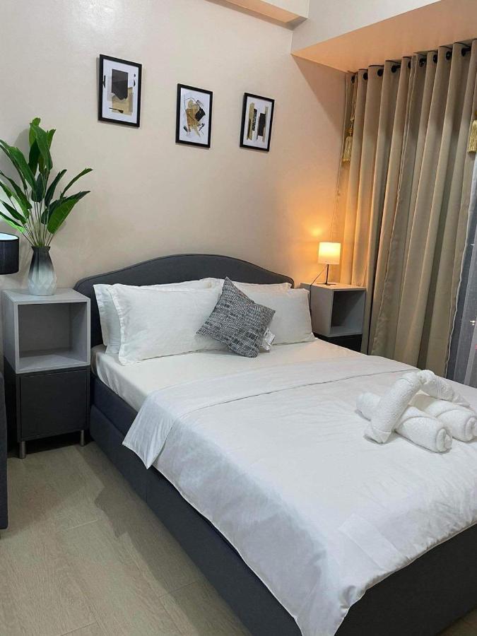 Studio Condo Building 81 Newport Boulevard Manila Exterior foto