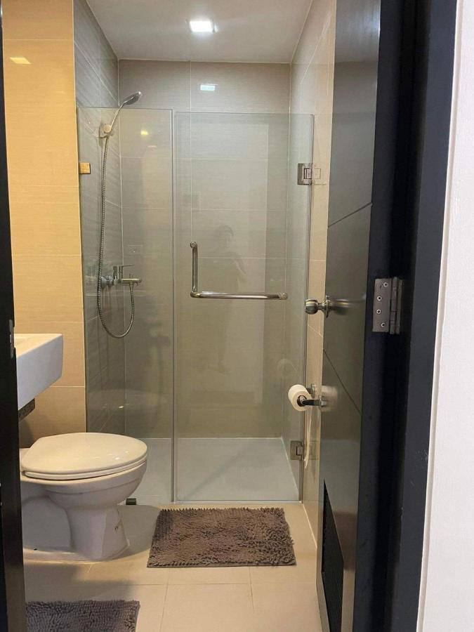 Studio Condo Building 81 Newport Boulevard Manila Exterior foto